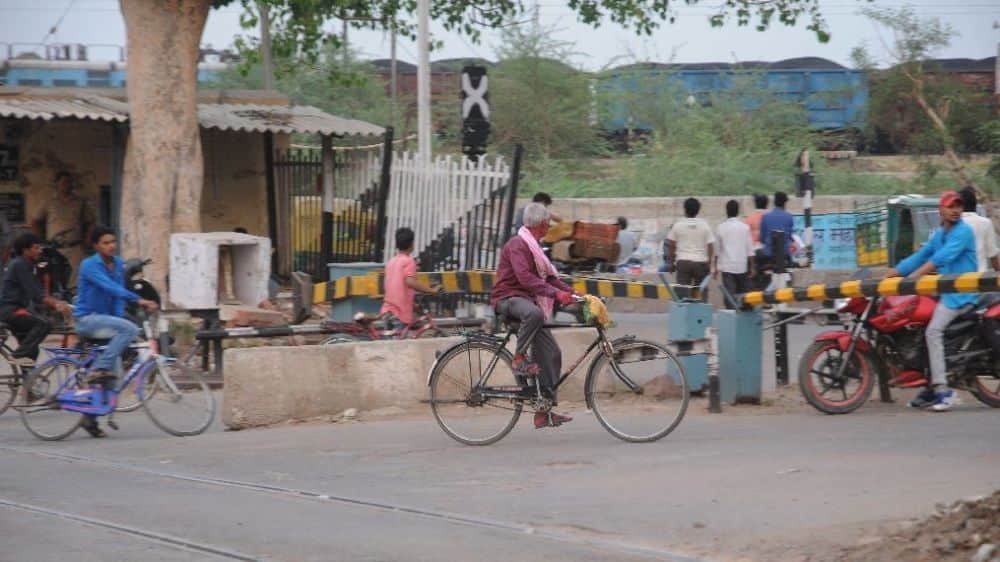 people cross railway crossings in agra 