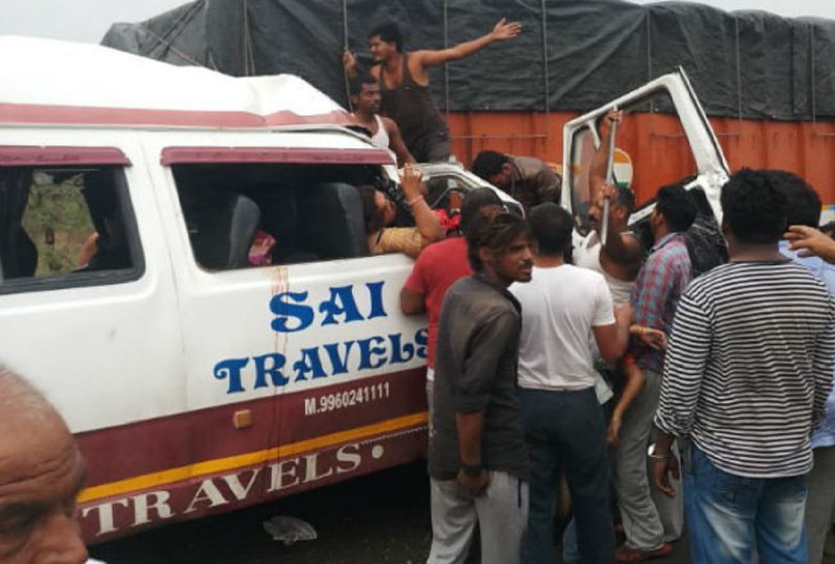 10 pilgrims dead and 12 injured in a road accident in Nashik