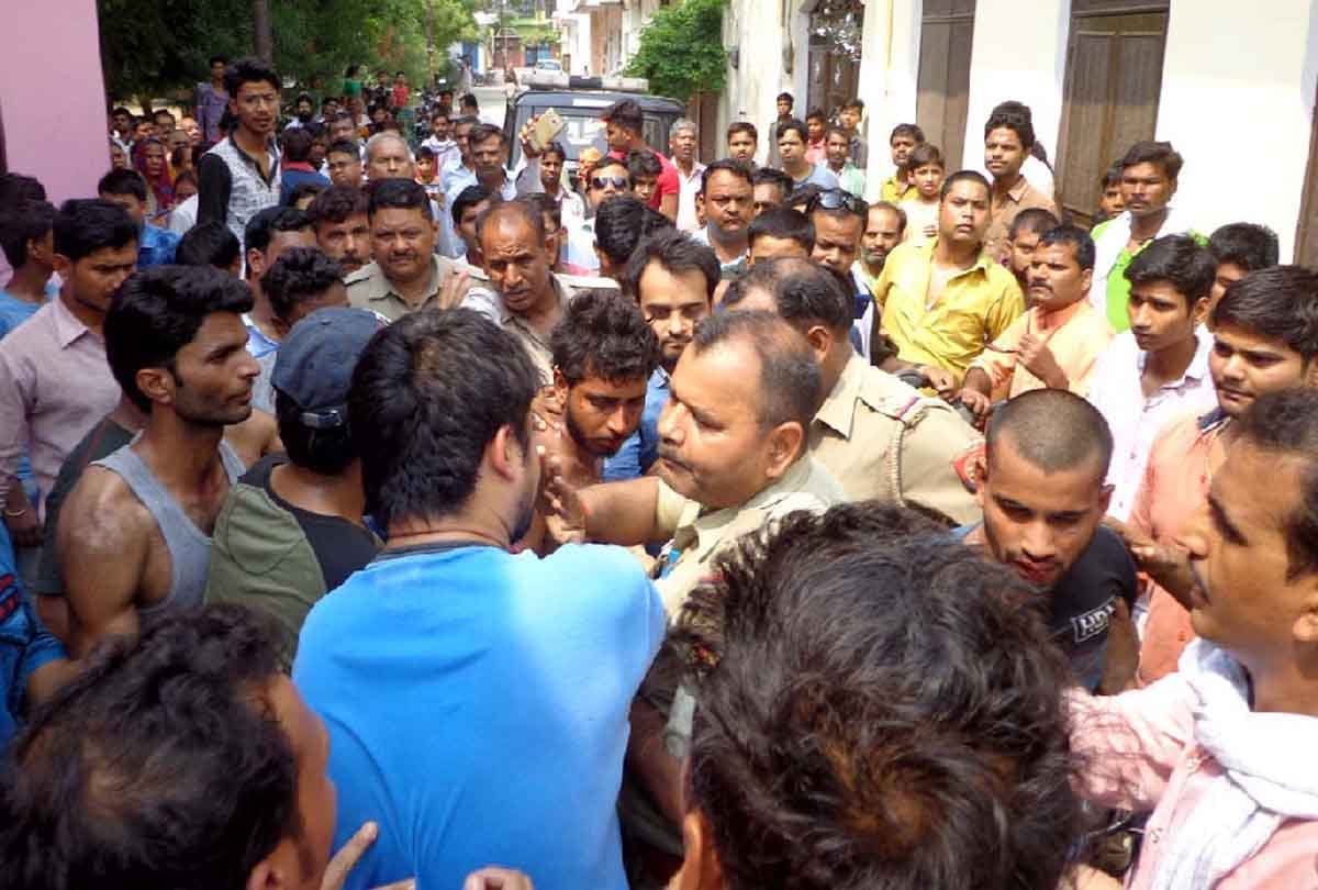 mother and daughter injured
