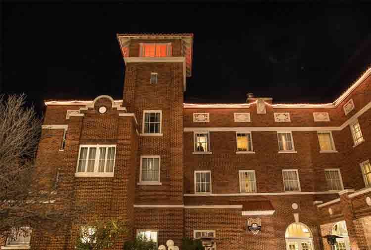 Ghost of the heartbroken bride who haunts a hotel for his husband