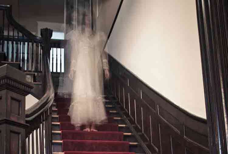 Ghost of the heartbroken bride who haunts a hotel for his husband