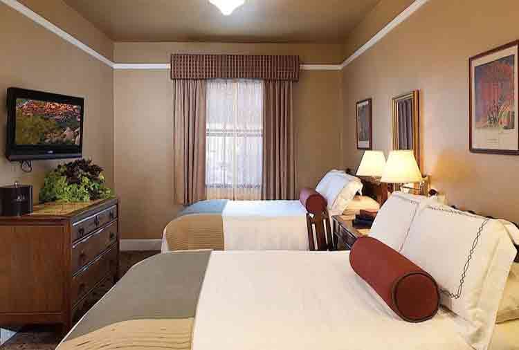 Ghost of the heartbroken bride who haunts a hotel for his husband