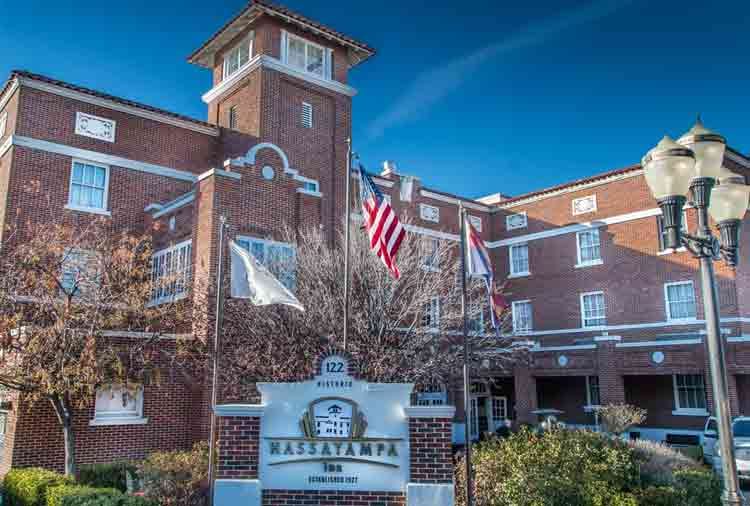 Ghost of the heartbroken bride who haunts a hotel for his husband