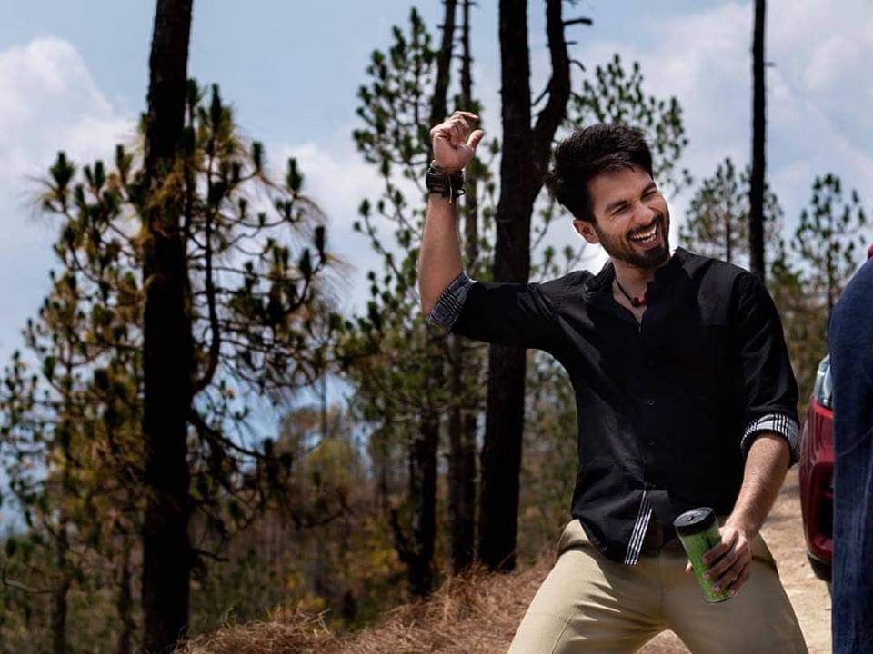 Shahid kapoor Beard Game photos viral on social media
