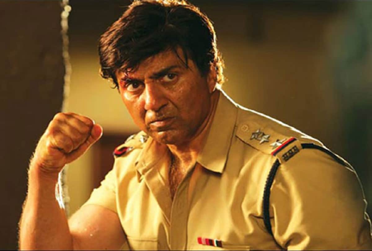 5 bollywood stars who have solid body and dangerous stuntman