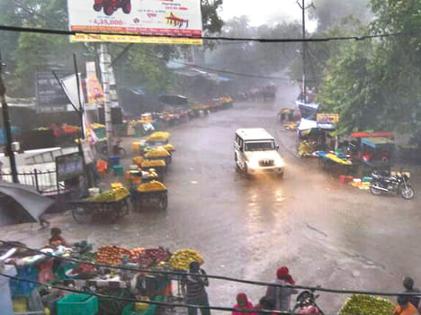 Blowing rain, lightning in Banda