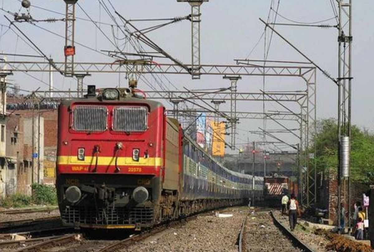 chair car facility will be available in gomti express