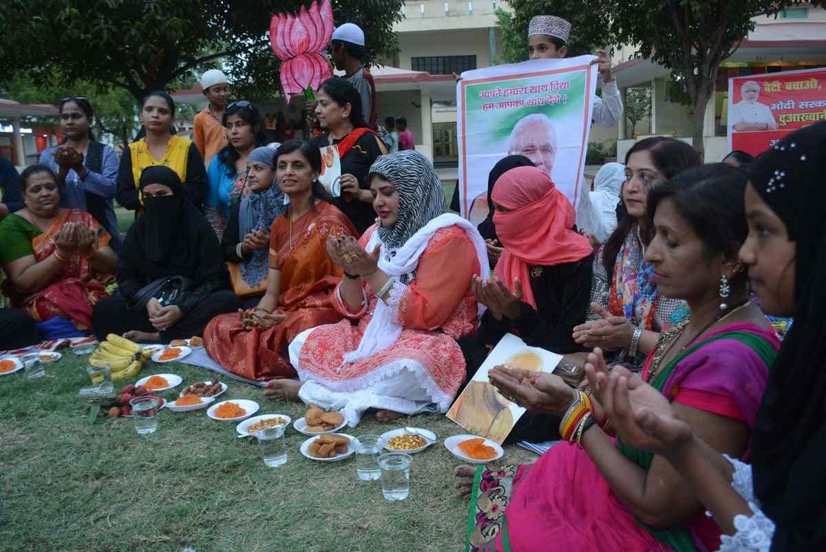 Varanasi Muslim women perform duakhwani for PM modi victory
