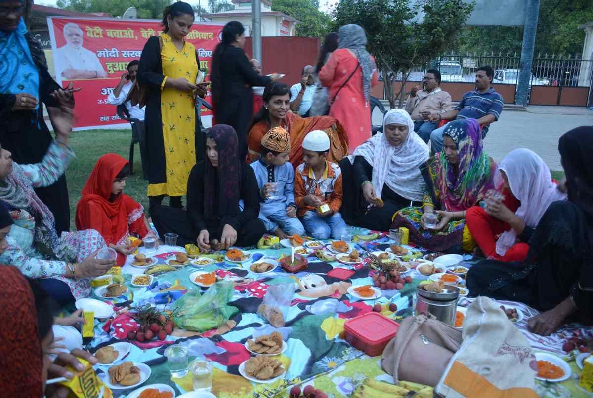 Varanasi Muslim women perform duakhwani for PM modi victory