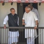 प्रणब मुखर्जी और मोहन भागवत नागपुर में संघ संस्थापक हेडगेवार की जन्मस्थली पर