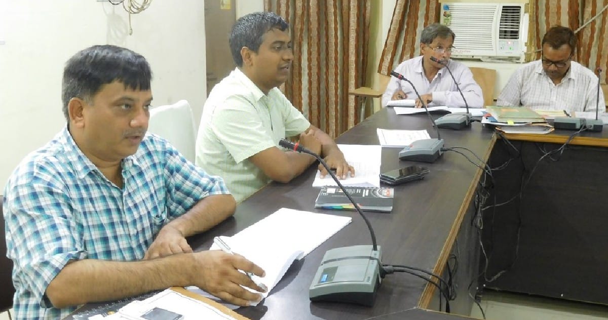 निर्माण कार्य में लापरवाही पर होगी कार्रवाई: डीएम