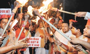 SP launches torch demonstration against center, state government