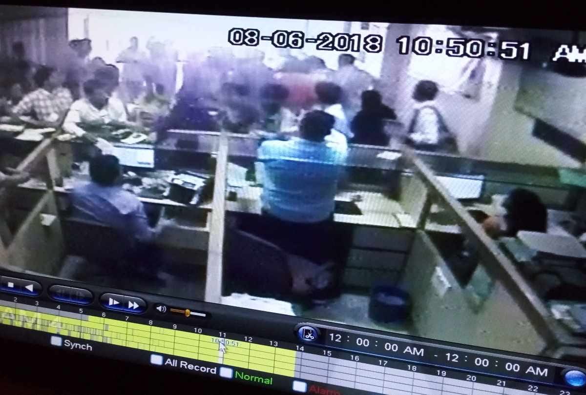 man tried to burn himself in bank