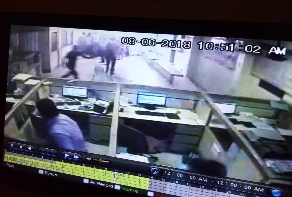man tried to burn himself in bank
