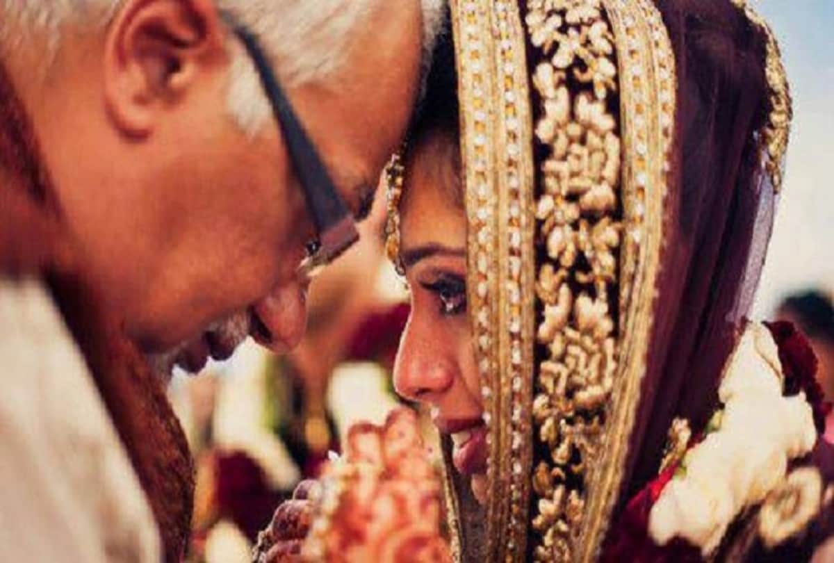 parents emotional dialogue to convince their daughter for marriage