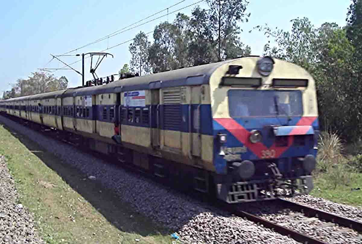 Four LKM trains canceled on Lucknow-Kanpur railway track