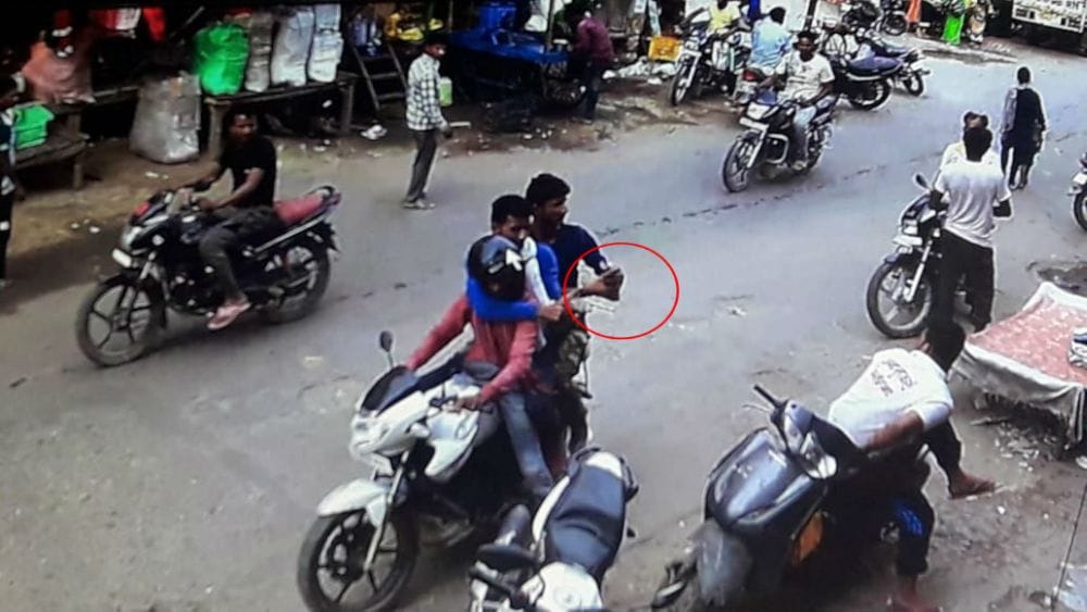 a youth injured in firing at fatehabad  in agra