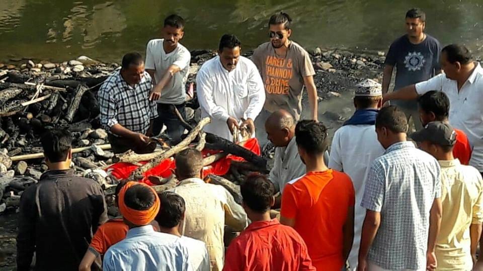 Muslim family done funeral of hindu old man on ganga ghat in almora