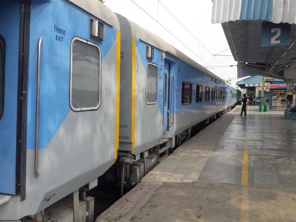 Gomti Express runs on Delhi-Howrah track from today