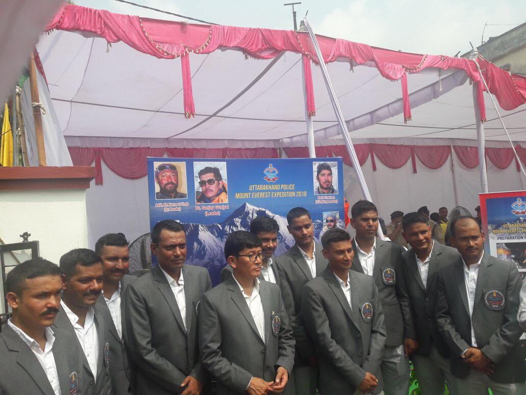 Everest  climber uttarakhand police personnel honored by cm