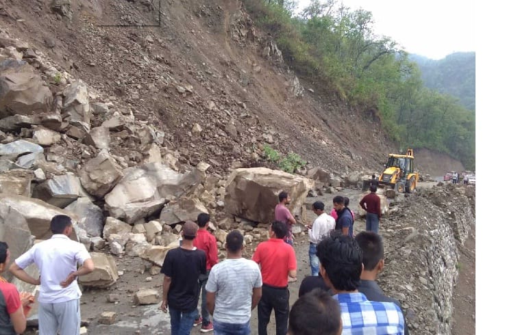 National Highway closed for two hours due to debris