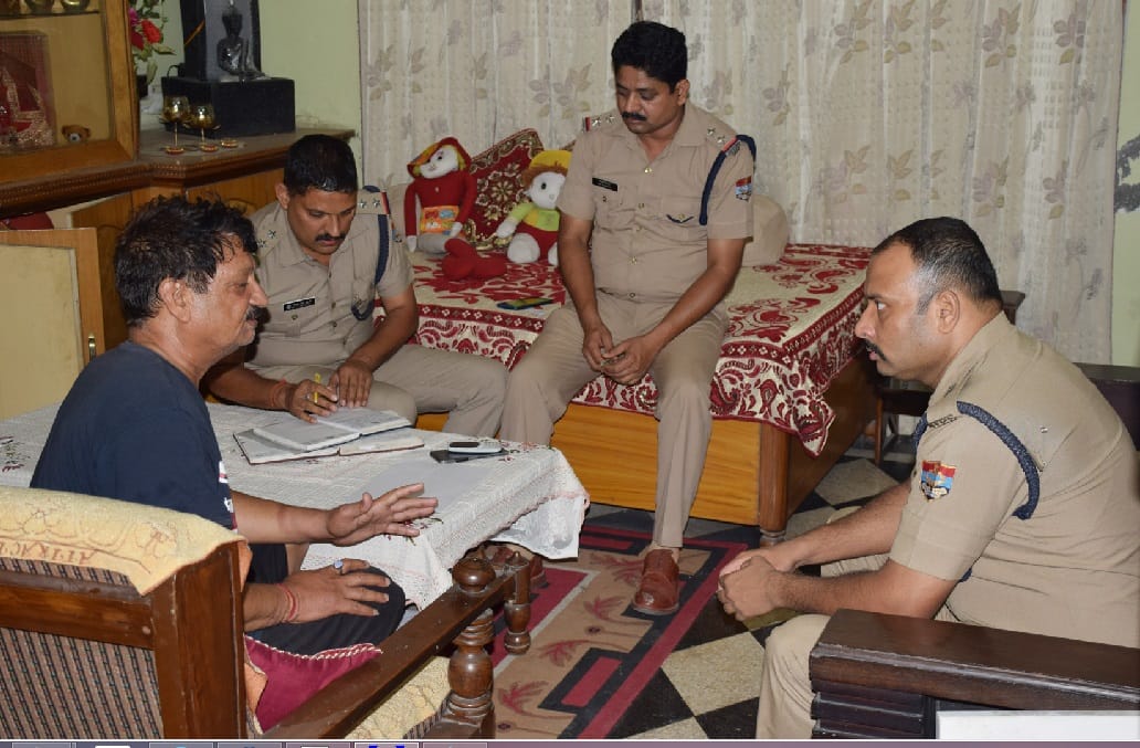 Robbery on gun point in rudrapur uttarakhand photos