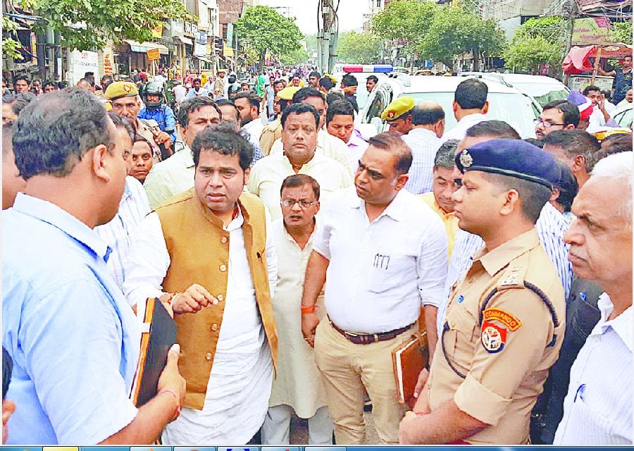 Minister Shrikant Sharma heard the public problems in Mathura