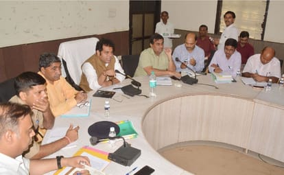 Minister Shrikant Sharma heard the public problems in Mathura