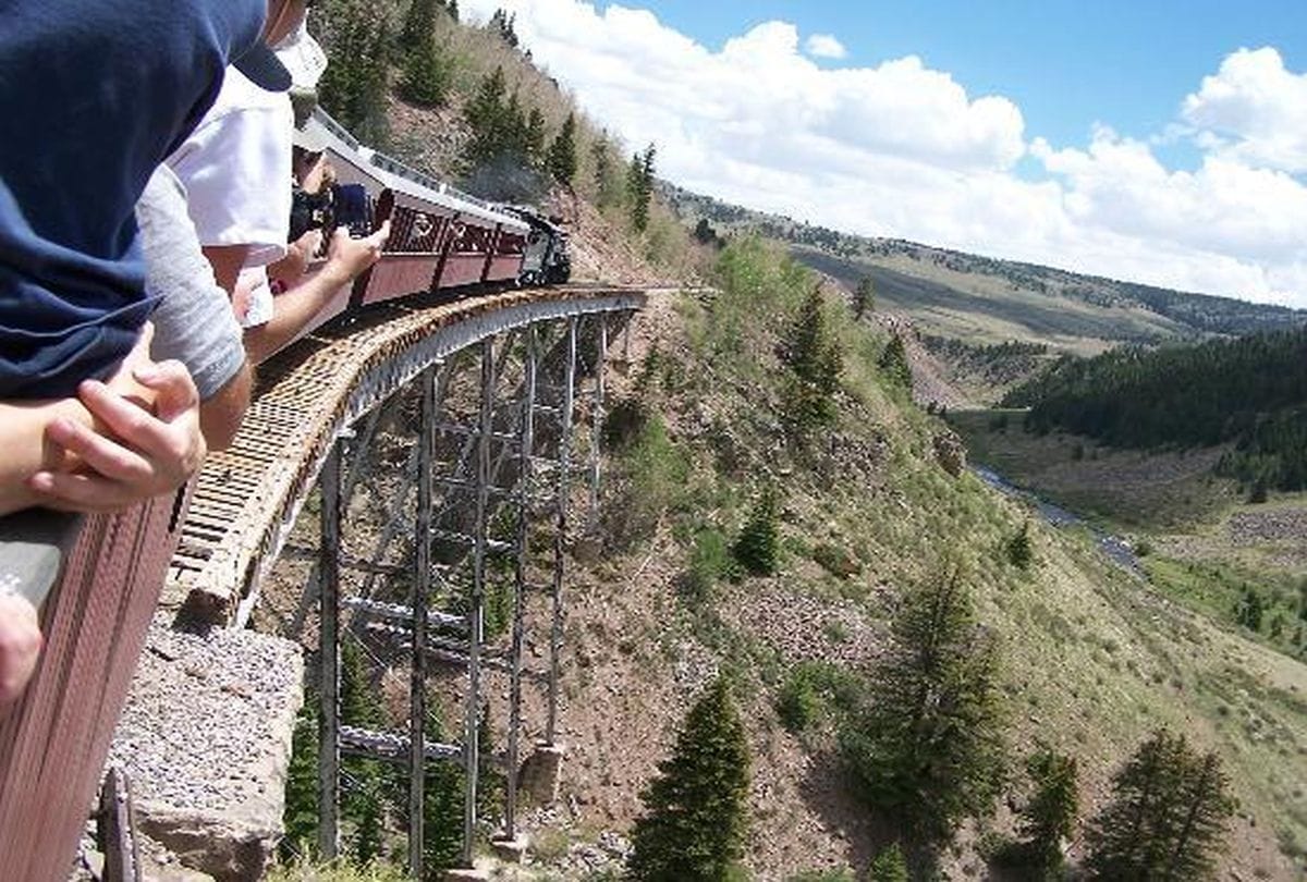 Most Dangerous railway track of the world 