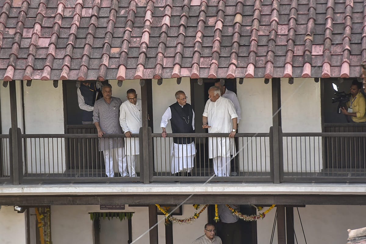 Former president Pranab Mukherjee with RSS chief Mohan Bhagwat at convocation ceremony in Nagpur