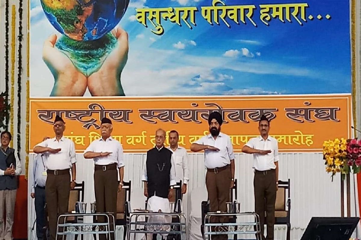 Former president Pranab Mukherjee with RSS chief Mohan Bhagwat at convocation ceremony in Nagpur