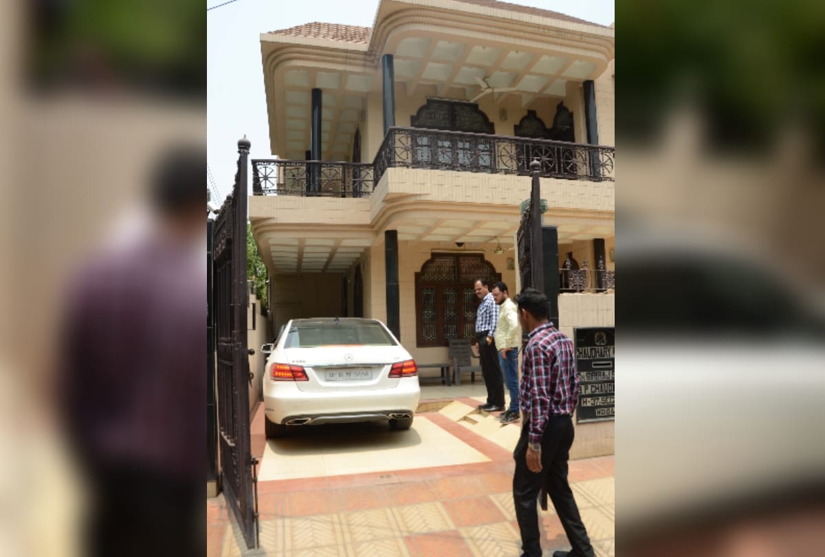 raid on noida authority APE brajpal singh chaudhary different houses in extra property matter