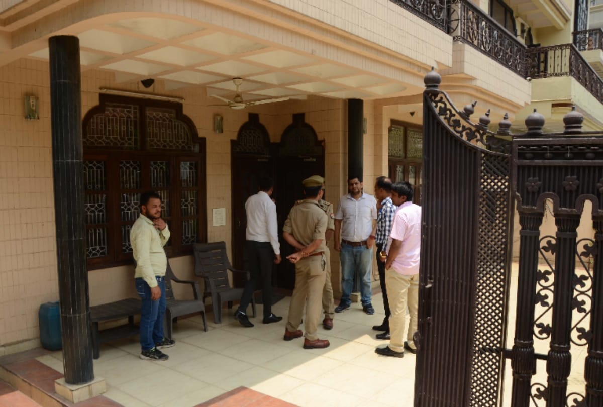 at noida authority engineer house it raids for 36 hours 25 property 2 family reveal now dismissed