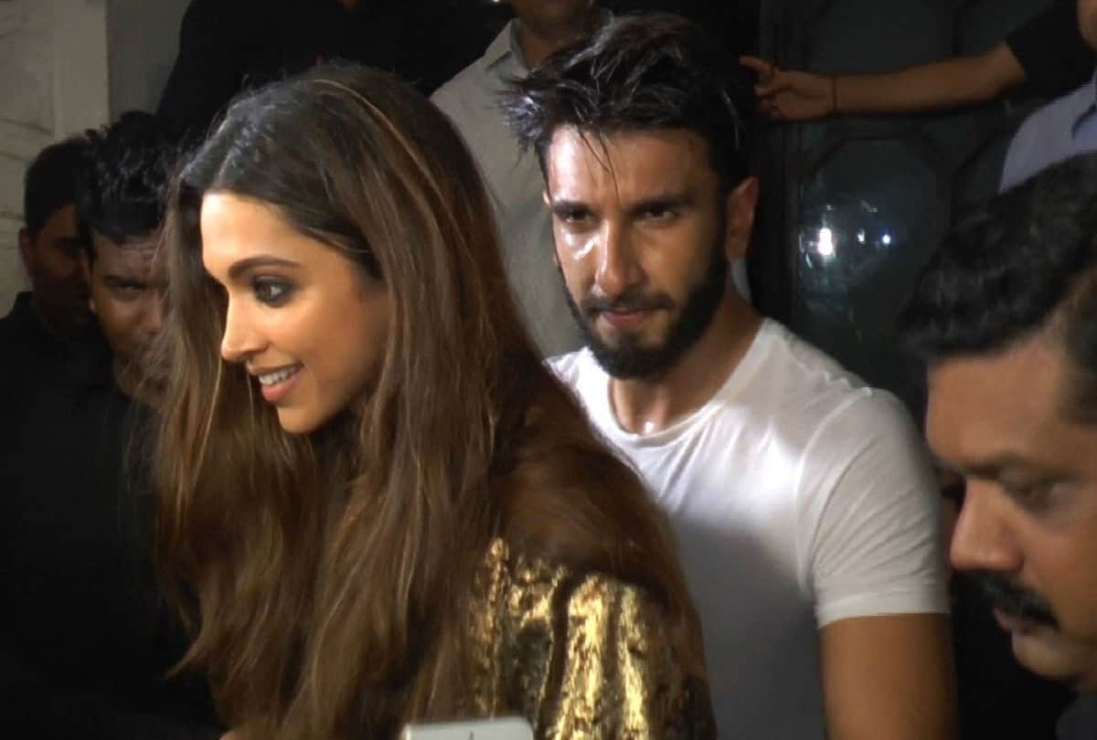Ranveer Singh played Dilwale Dulhania Le Jayenge famous song for Deepika Padukone in Mumbai Airport
