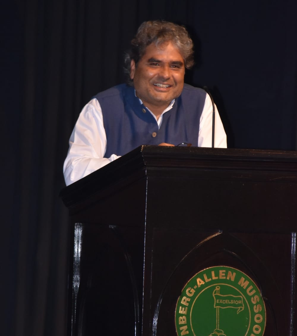 Vishal Bhardwaj Birthday Special know about her Life Facts