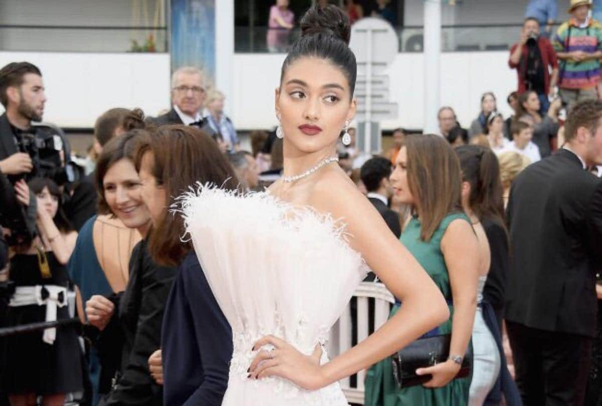 Fans Confused of amy jackson new picture