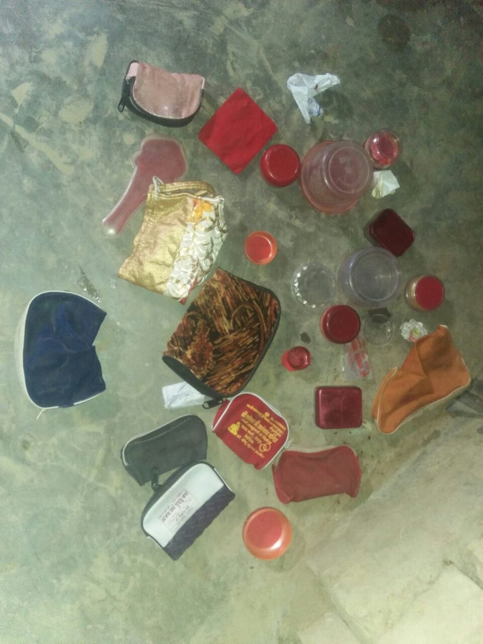एक ही रात में दो घरों में चोरी