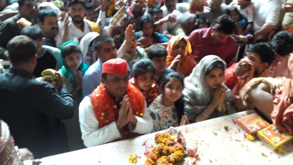 ex chief minister akhilesh yadav visited banke bihari temple in vrindavan