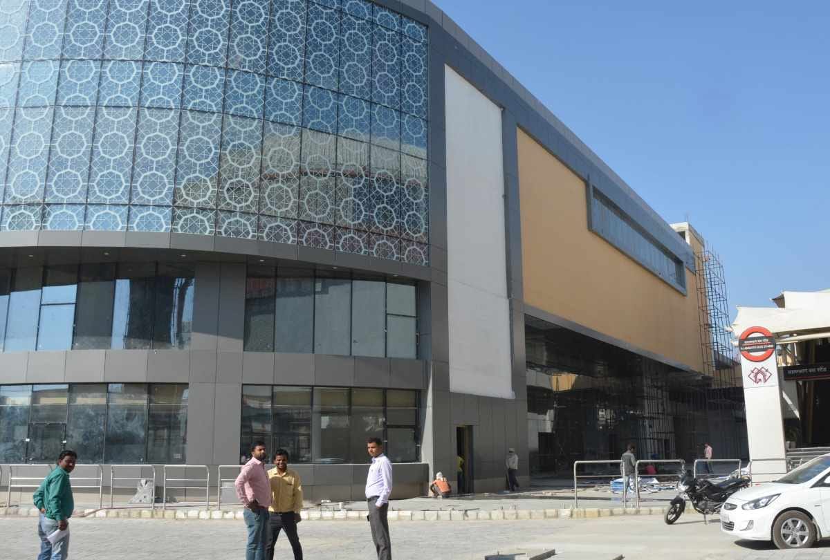 water leakage in newly constructed alambagh bus station