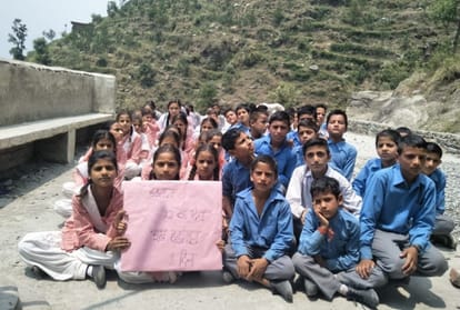 hunger strike of baghaigarh school students ended by child commission