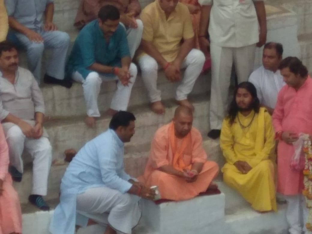 Dispute between two temple priest due to CM yogi donation