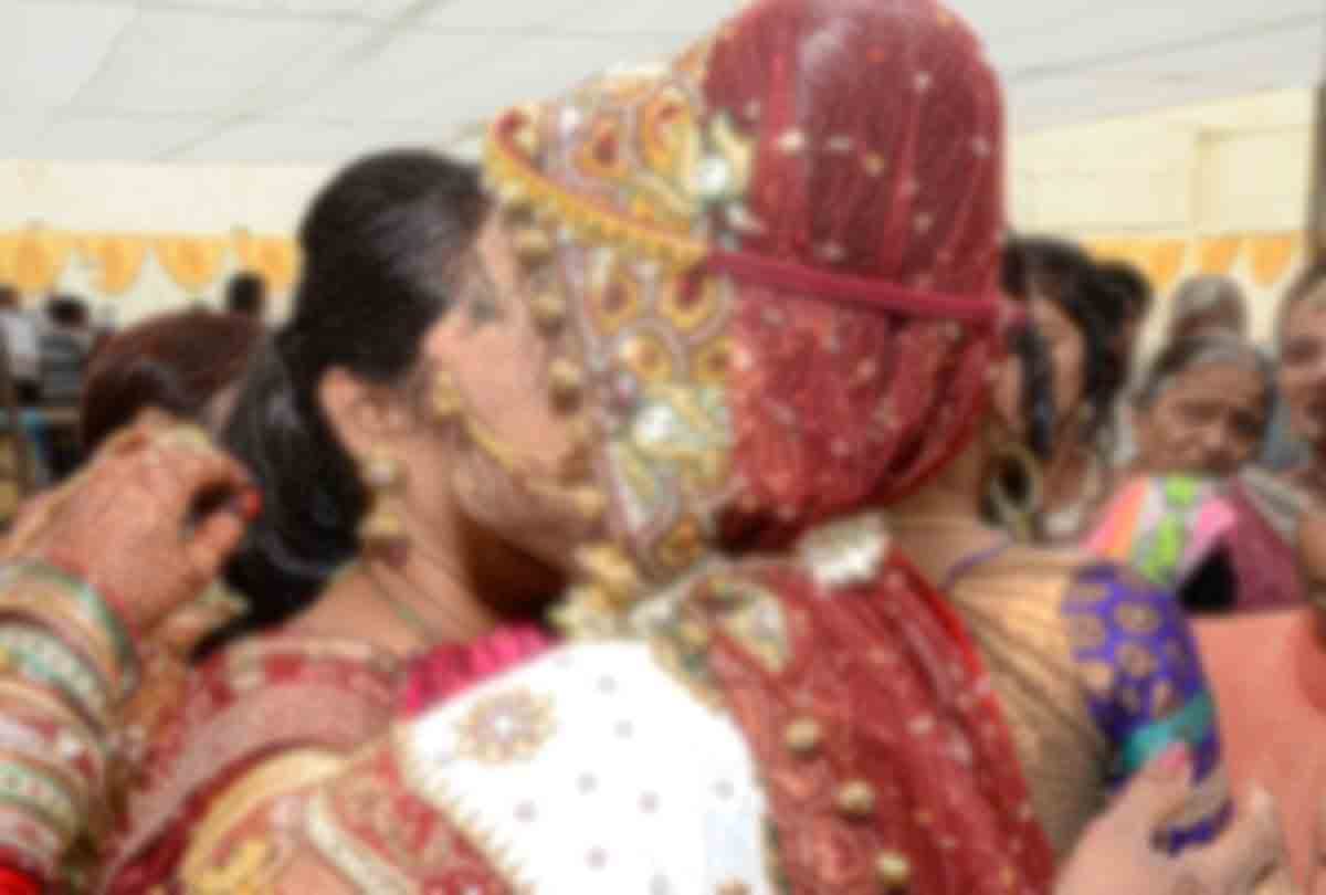 woman broke  bride's mangalsutra