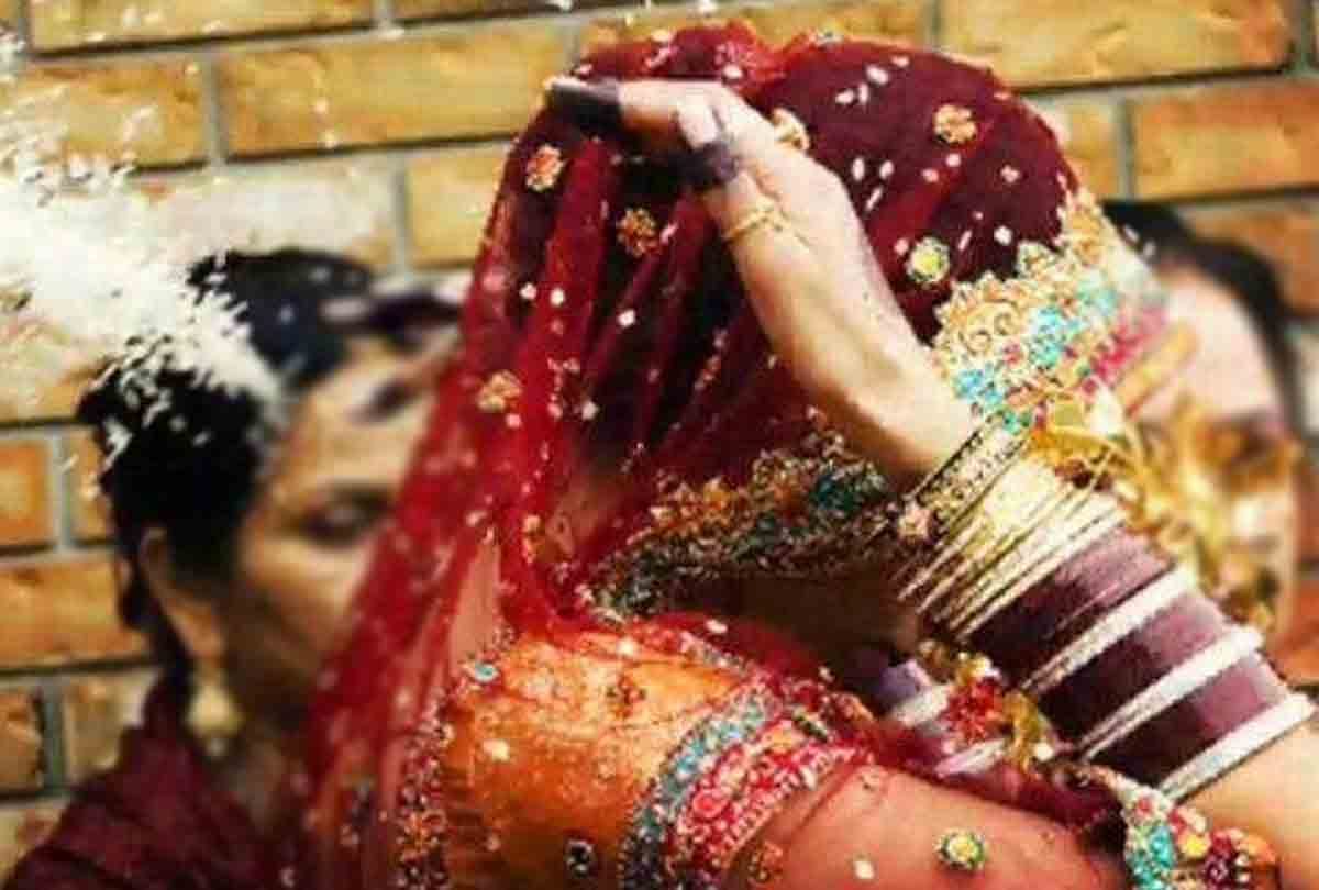woman broke  bride's mangalsutra