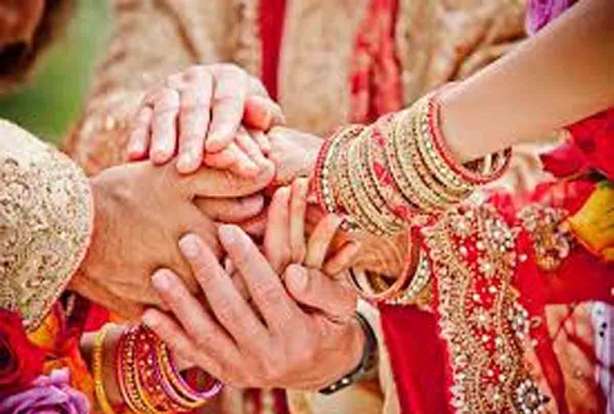 woman broke  bride's mangalsutra