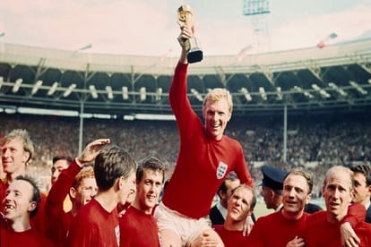 fifa world cup 1966 trophy found by a doggy in england