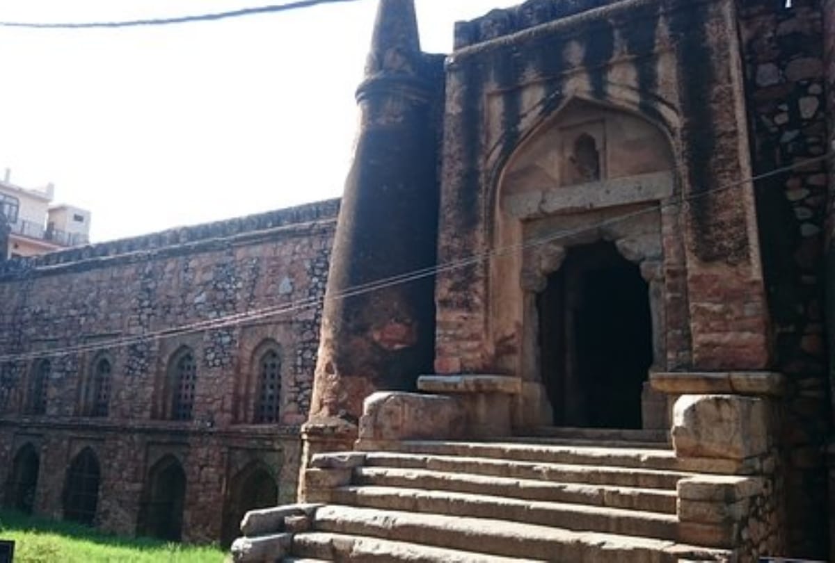 Historic Khirki Masjid will be renovated