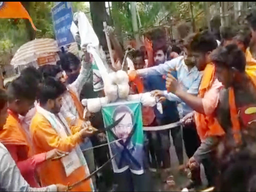 agra hindu organization protested against bjp central minister 