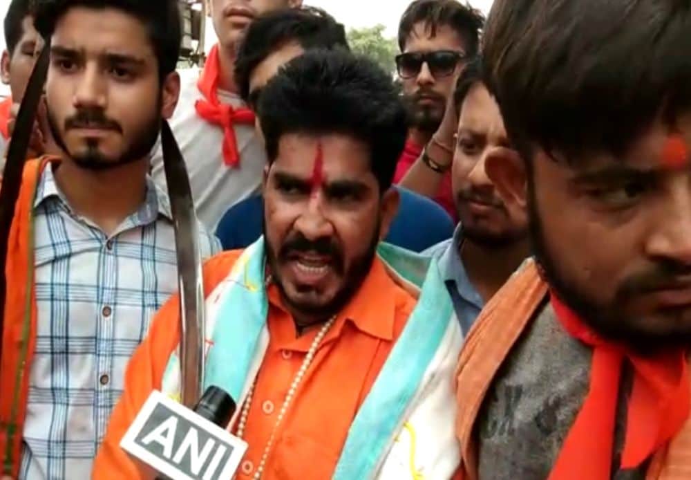 agra hindu organization protested against bjp central minister 