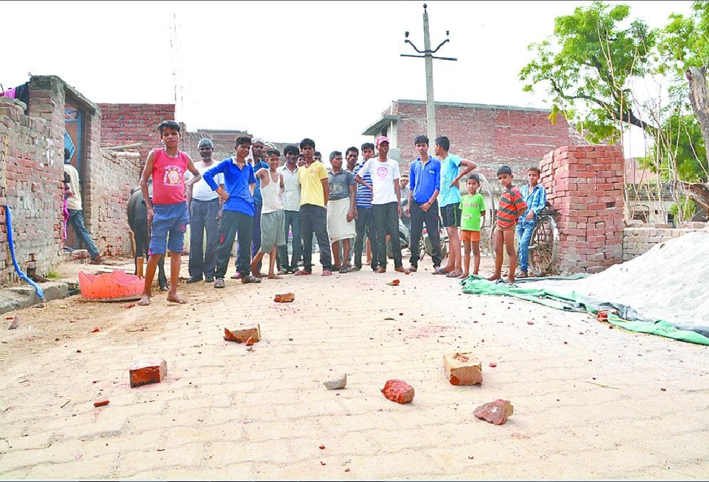 conflicts between two groups after woman missing in firozabad