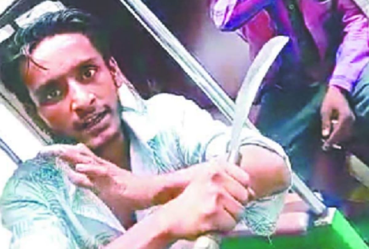 man video viral in whatsapp with knife in faridabad